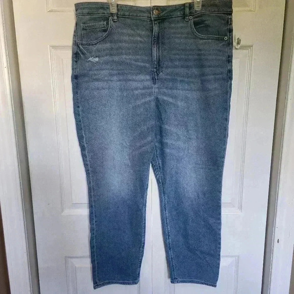 American Eagle Women's *NWOT Mom Distressed Blue Denim Jeans Size 20 - Picture 1 of 12